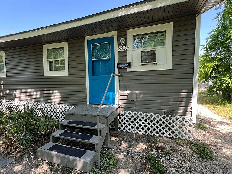 2401 Franklin St — Photo 9