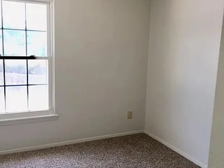 9007 Clusters Dr — Photo 4