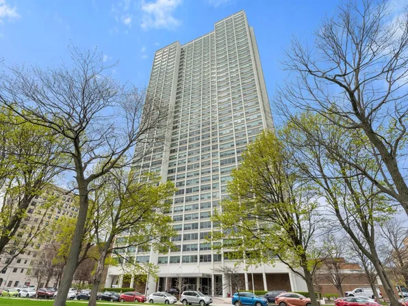 1700 E 56th St APT 2604, Chicago, IL 60637