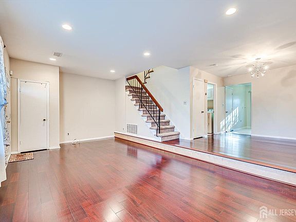 4th image of 1224 Thomas Ave