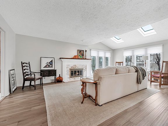 5th image of 4420 Comanche Dr