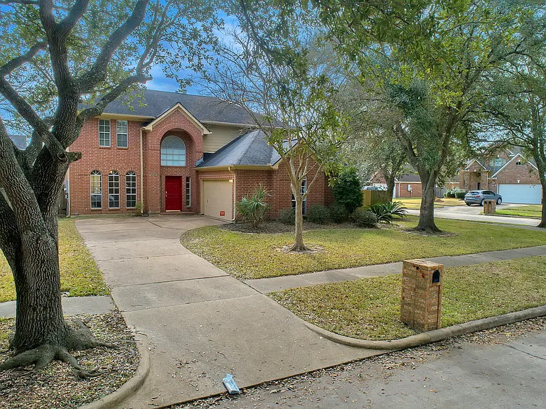 Exterior view large corner lot
