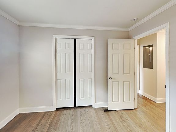 5th image of 878 Lake Ct SE