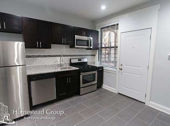 2nd image of 3040 W Leland Ave #1
