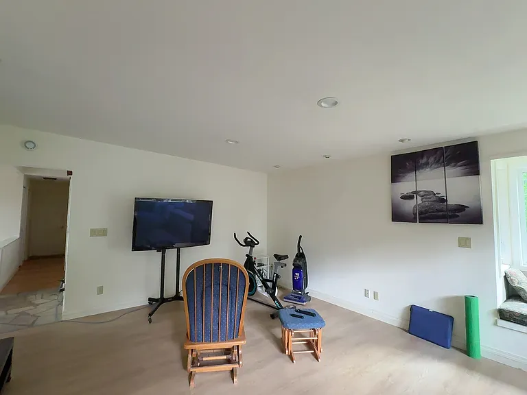 10013 NE 17th St — Photo 3