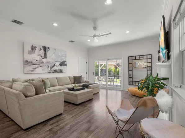 821 N Doan Dr, Burbank, CA 91506