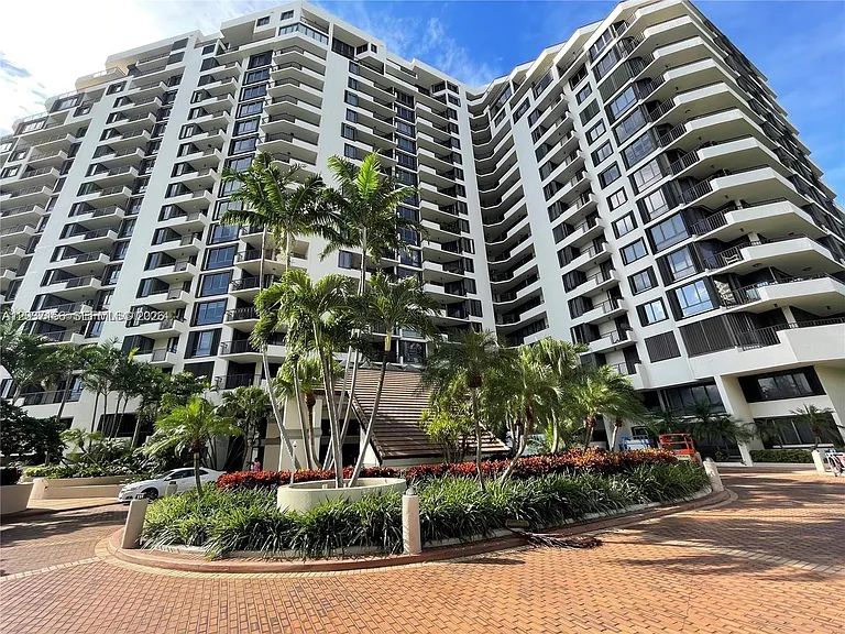 520 Brickell Key Dr #A1005 — Photo 2