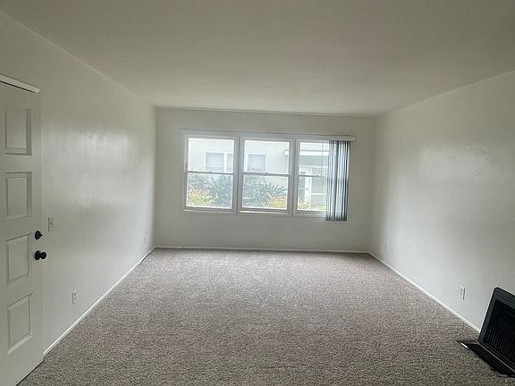 3rd image of 1534 N Van Ness Ave
