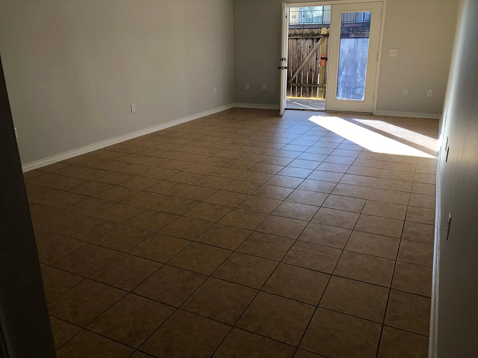 1 bed, 792 sqft, $1,000 — Photo 2
