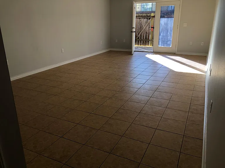 2500 Manson Ave #106 — Photo 2