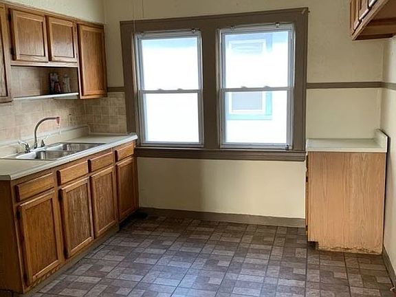 4th image of 3700 E 117th St Unit 2