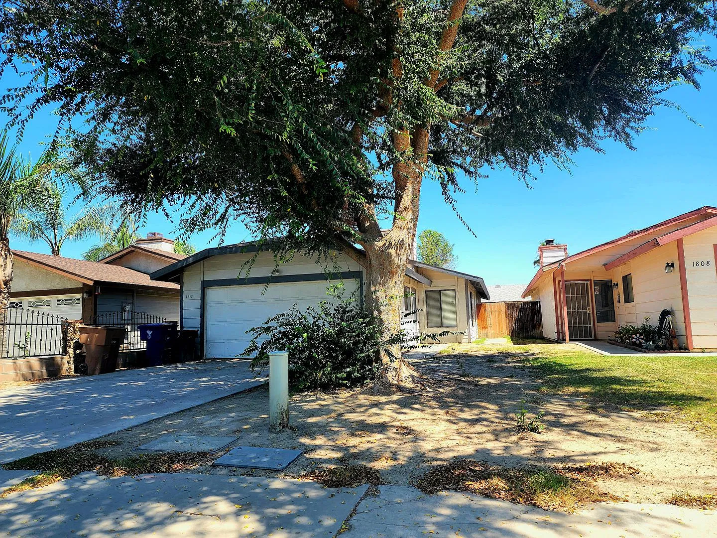 SW-3 bedrooms 2 baths house — Photo 1