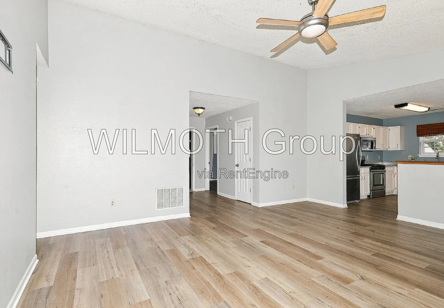 3 bed, 2.0 bath, 1410 sqft, $2,300 — Photo 3