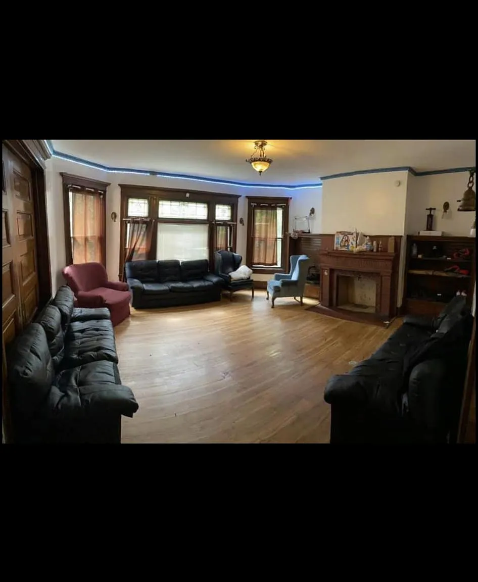 10 bed, 4530 sqft, $7,250 — Photo 1