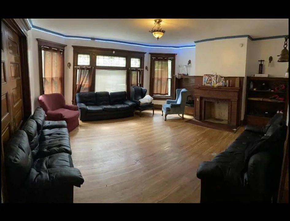 121 Oak St