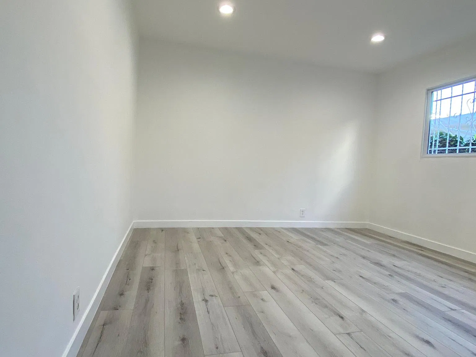3 bed, 1300 sqft, $3,799 — Photo 3