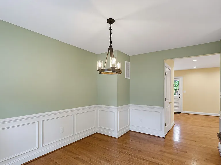 225 E 5th St — Photo 13