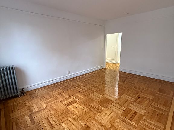 3rd image of 2870 Valentine Ave #3