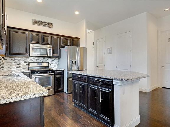 2nd image of 4337 Oak Chase Dr