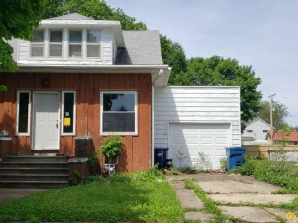 107 N Jackson St, Flanagan, IL 61740