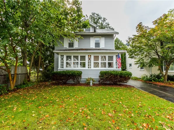 135 Catalpa Rd, Rochester, NY 14617