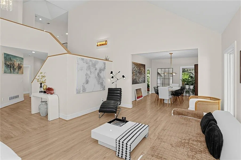 4 bed, 2.5 bath, 3185 sqft, $6,540 — Photo 3