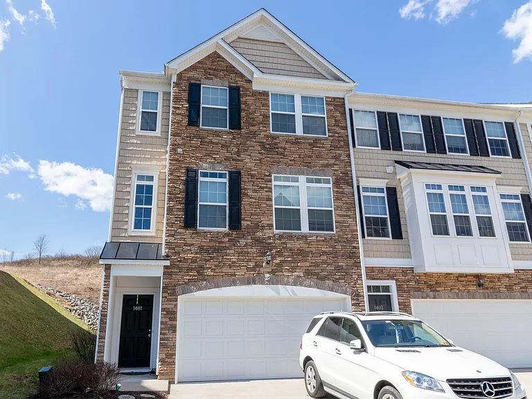 1401 Townhouse Way — Photo 2
