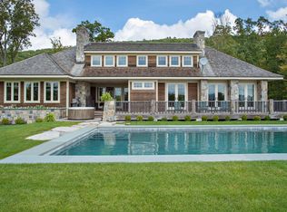 121 N Quaker Hill Rd, Pawling, NY 12564