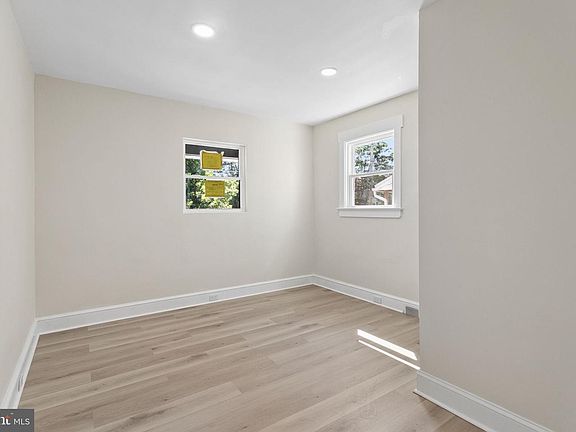 4th image of 2249 39th St