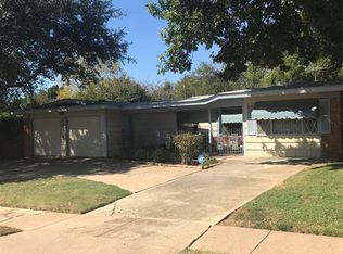 1704 Canterbury Cir, Fort Worth, TX 76112