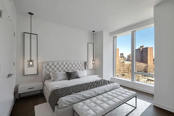 Rented by Extell Marketing Group LLC | media 27