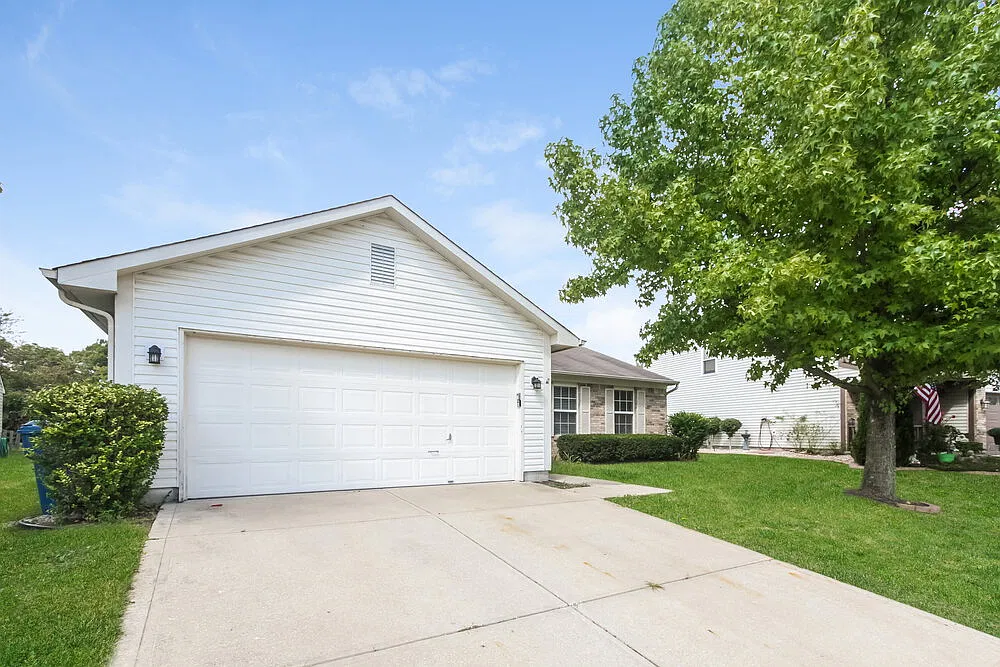 3 bed, 2.0 bath, 1184 sqft, $1,720 — Photo 3