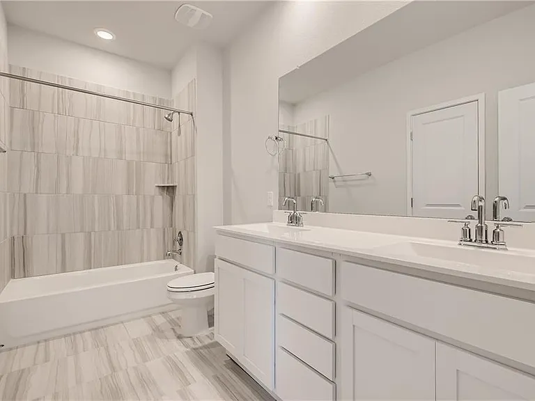 605 W South St #211 — Photo 14