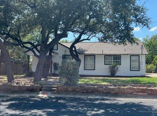 506 S Arnold St, Lampasas, TX 76550