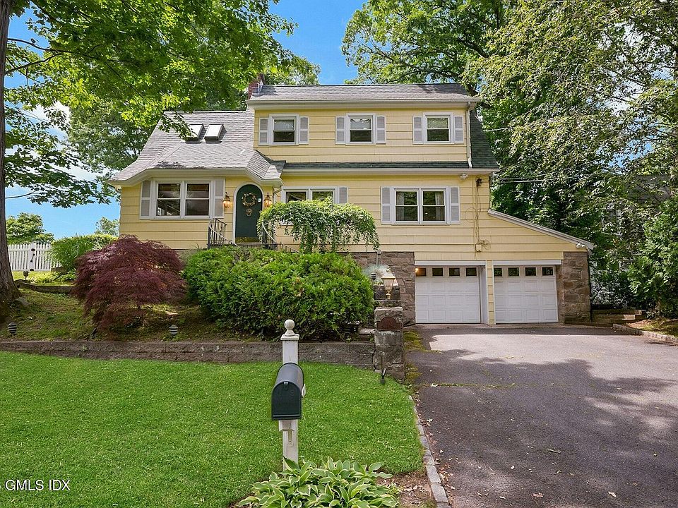 1st image of 52 Center Dr