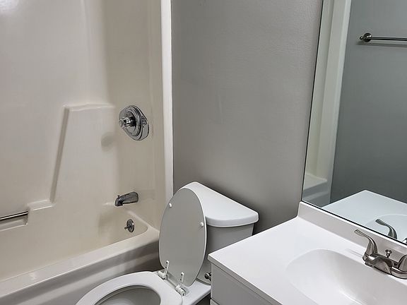 5th image of 313 Churchill Dr #1