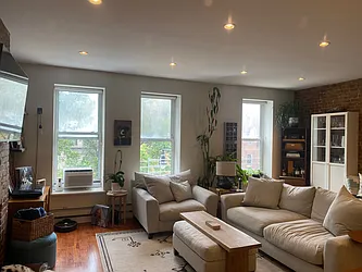 Rented by R New York