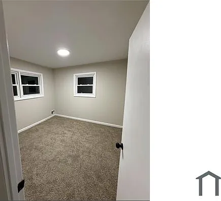 122 Wesley Ave — Photo 5