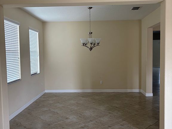 5th image of 2884 Youngford St