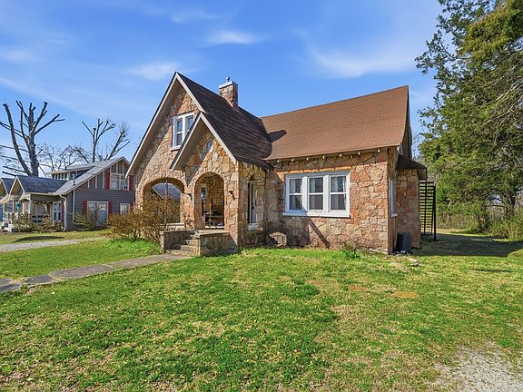 3rd image of 115 Florida Ave N