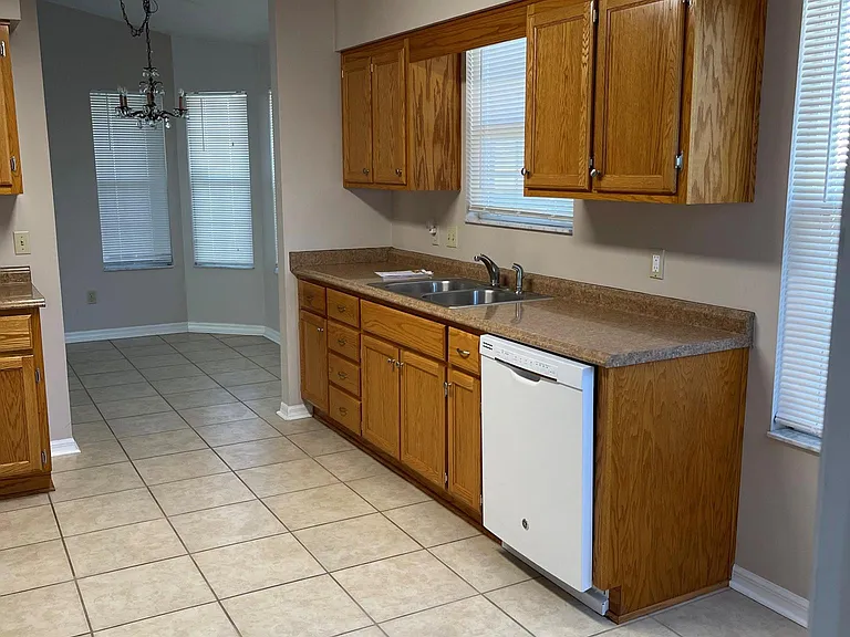 116 SE Willow Dr — Photo 7