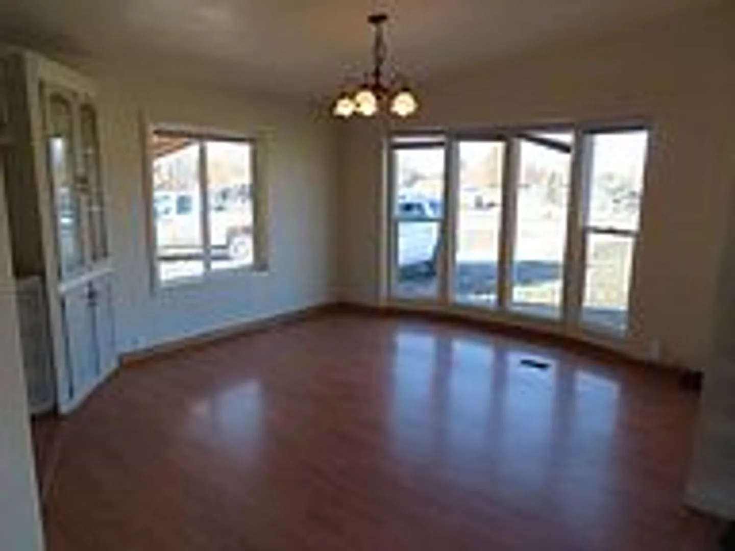 3 Bed, 2 Bath Hamilton Home on an acre! — Photo 2