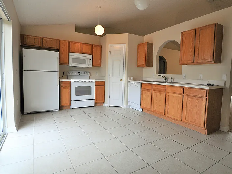 1896 Van Allen Cir — Photo 4