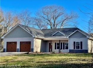 110 Pineland Ave, Jonesville, NC 28642