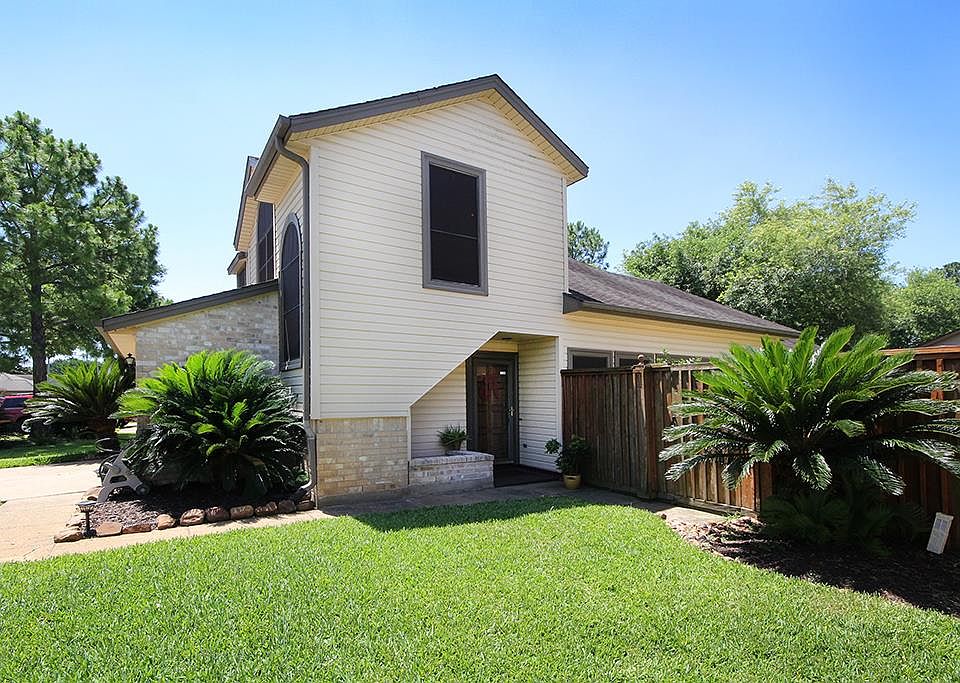 1st image of 13851 Cantwell Dr