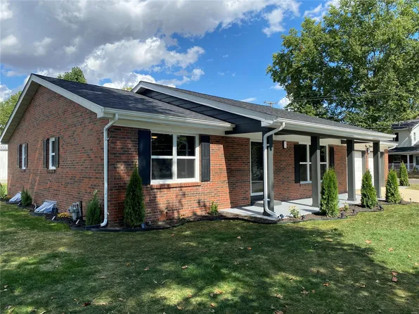 115 Park St, Brighton, IL 62012