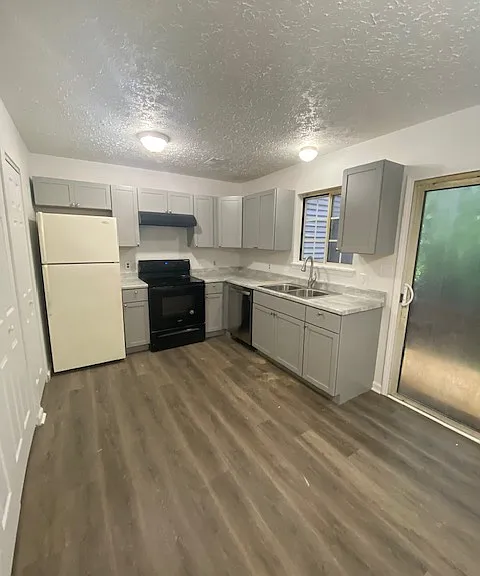 503 Elm Ct — Photo 1