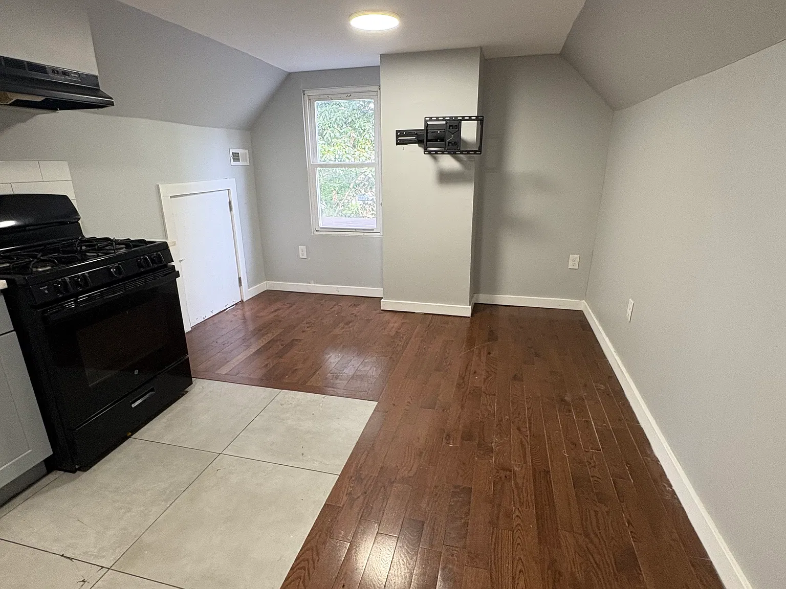 Studio, $1,475 — Photo 1