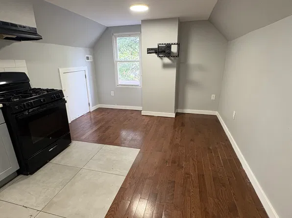 736 S 15th St #3, Newark, NJ 07103