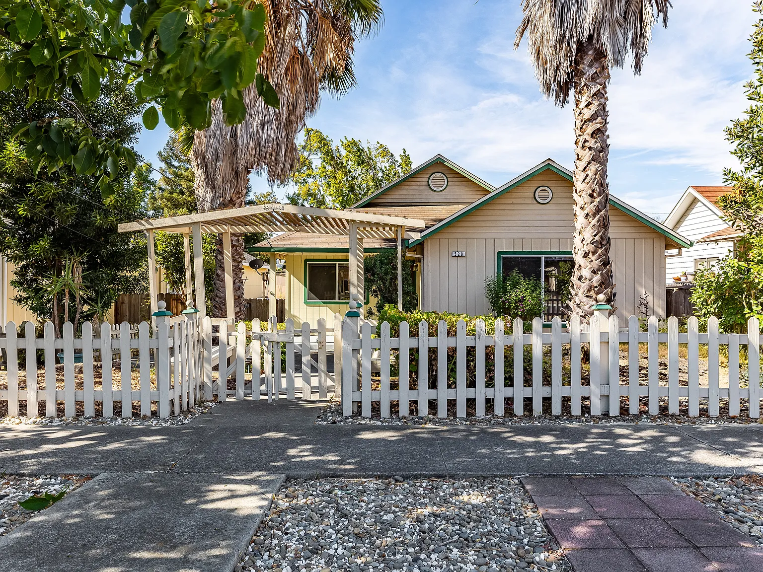 4 bed, 1558 sqft, $3,500 — Photo 1